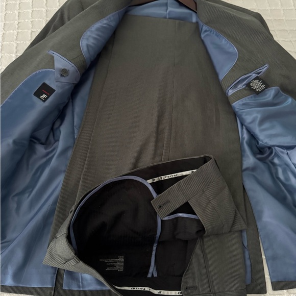 Classic Gray Men's Suit 40S - Picture 8 of 8